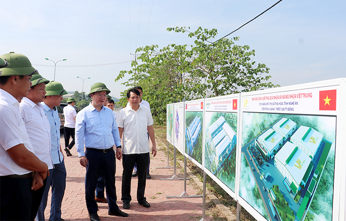 Ông Nguyễn Đức Trung - Chủ tịch UBND tỉnh Nghệ An đi kiểm tra thực tế tại Cụm công nghiệp Nghĩa Mỹ, thị xã Thái Hoà