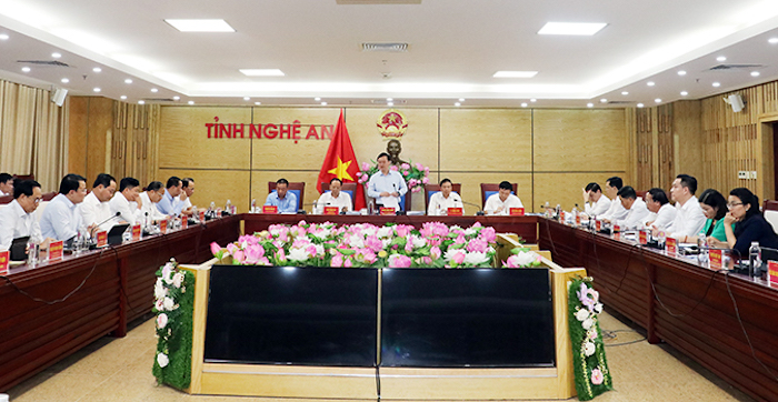 Ông Nguyễn Đức Trung - Chủ tịch UBND tỉnh Nghệ An chủ trì Phiên họp thường kỳ tháng 10/2023