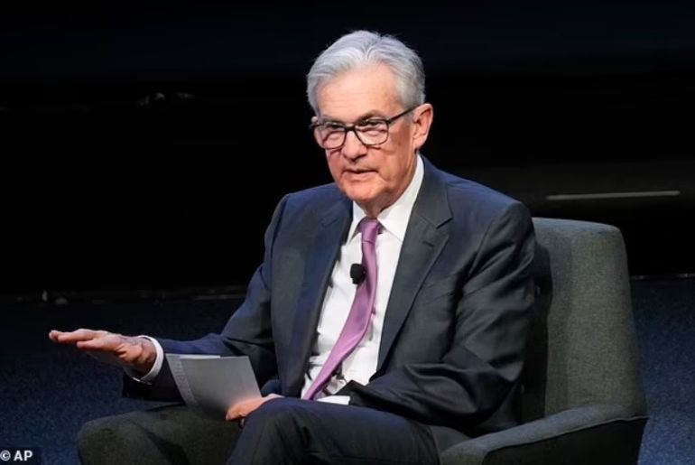 Chủ tịch Cục Dự trữ Liên bang Hoa Kỳ Jerome Powell (trong ảnh) bác bỏ suy đoán rằng việc giữ nguyên lãi suất hiện tại có nghĩa là ít có khả năng xảy ra một đợt tăng lãi suất khác