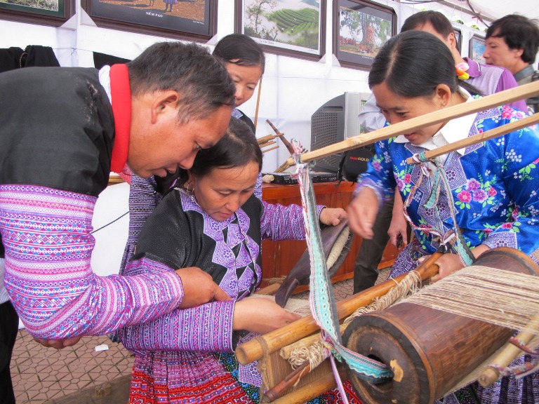 Ảnh minh họaDệt thổ cẩm là một nghề truyền thống của dân tộc Mông