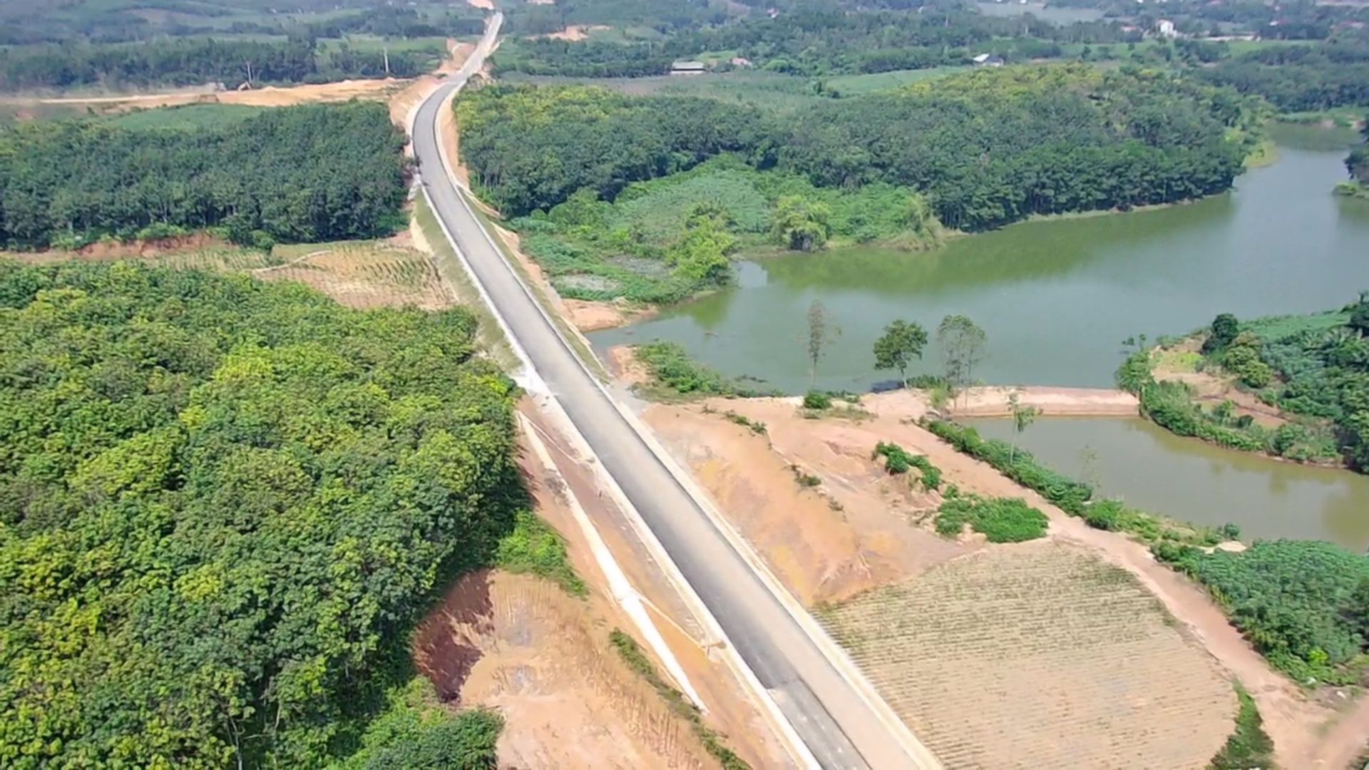 Dự án đường giao thông liên vùng kết nối đường Hồ Chí Minh với quốc lộ 70B, quốc lộ 32C tỉnh Phú Thọ đi tỉnh Yên Bái đang được đẩy nhanh tiến độ, phấn đấu cuối năm 2023 đưa vào sử dụng
