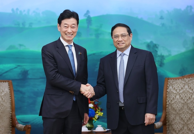 Thủ tướng Phạm Minh Chính tiếp ông Nishimura Yasutosh, Bộ trưởng Kinh tế, thương mại và công nghiệp Nhật Bản, chiều 3/11. Ảnh: VGP