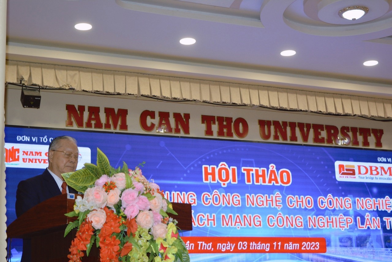 Dr. Nguyen Van Quang, Principal of Southern Can Tho University spoke at the seminar.