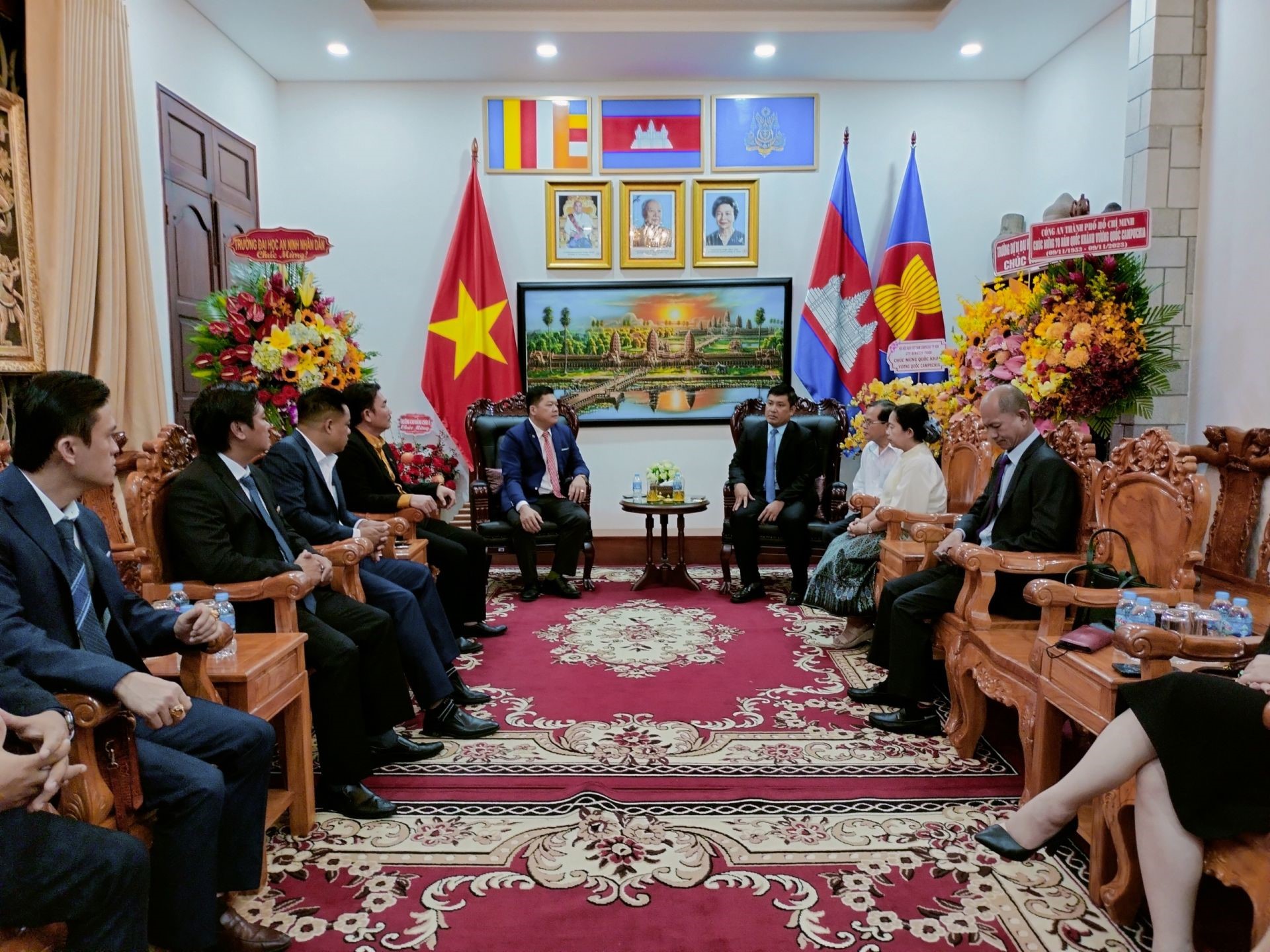 The delegation visited and congratulated the Consulate General of Cambodia in Ho Chi Minh City.