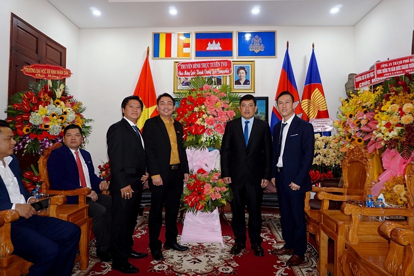 Vietnam Television Technology Joint Stock Company Online TVO congratulates the Cambodian Consulate General in Ho Chi Minh City.