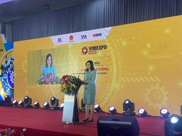 Ms. Phan Thi Thang - Deputy Minister of Industry and Trade spoke at the opening of the exhibition.