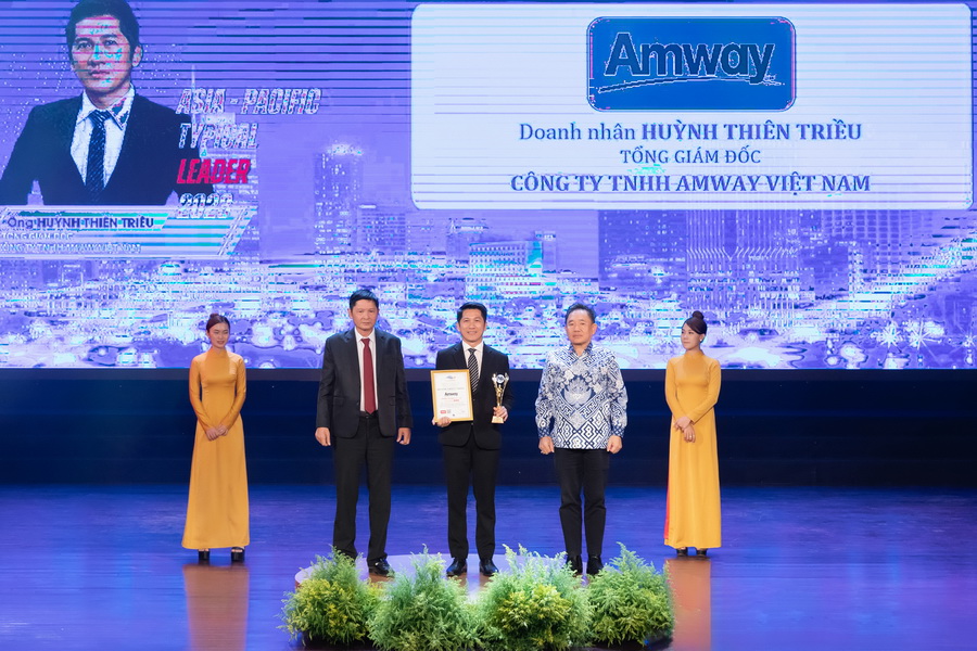 Top 5 Nhà lãnh đạo Tiêu biểu châu Á - Thái Bình Dương 2023 trao cho ông Huỳnh Thiên Triều - Tổng giám đốc Amway Việt Nam