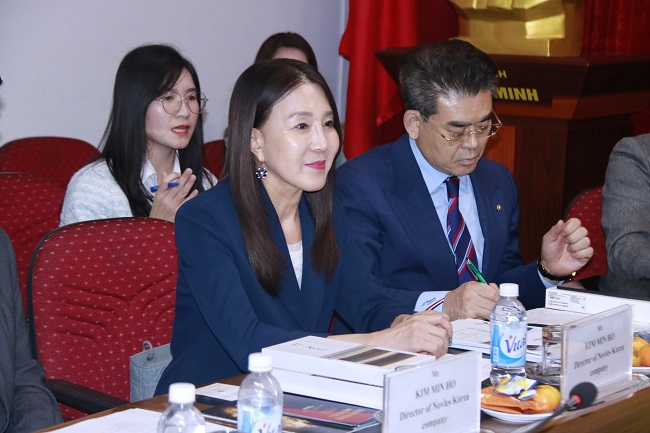 Bà Eun Hee Kim – Tổng Giám đốc công ty Noblesse Korea giới thiệu về công ty và sản phẩm