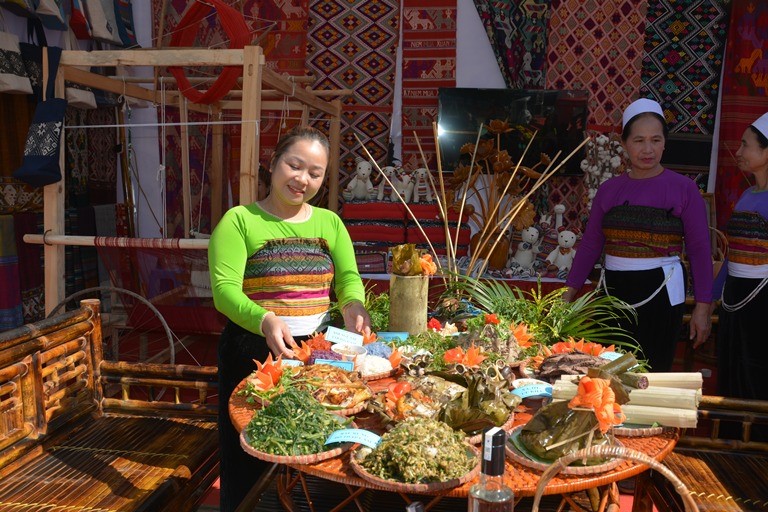 Unique cuisine, attractive to tourists of the community tourism village of Lac village, Mai Chau, Hoa Binh.