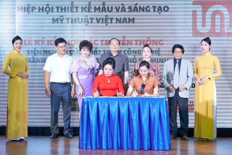 Signed with the Vietnam Health and Beauty Institute.