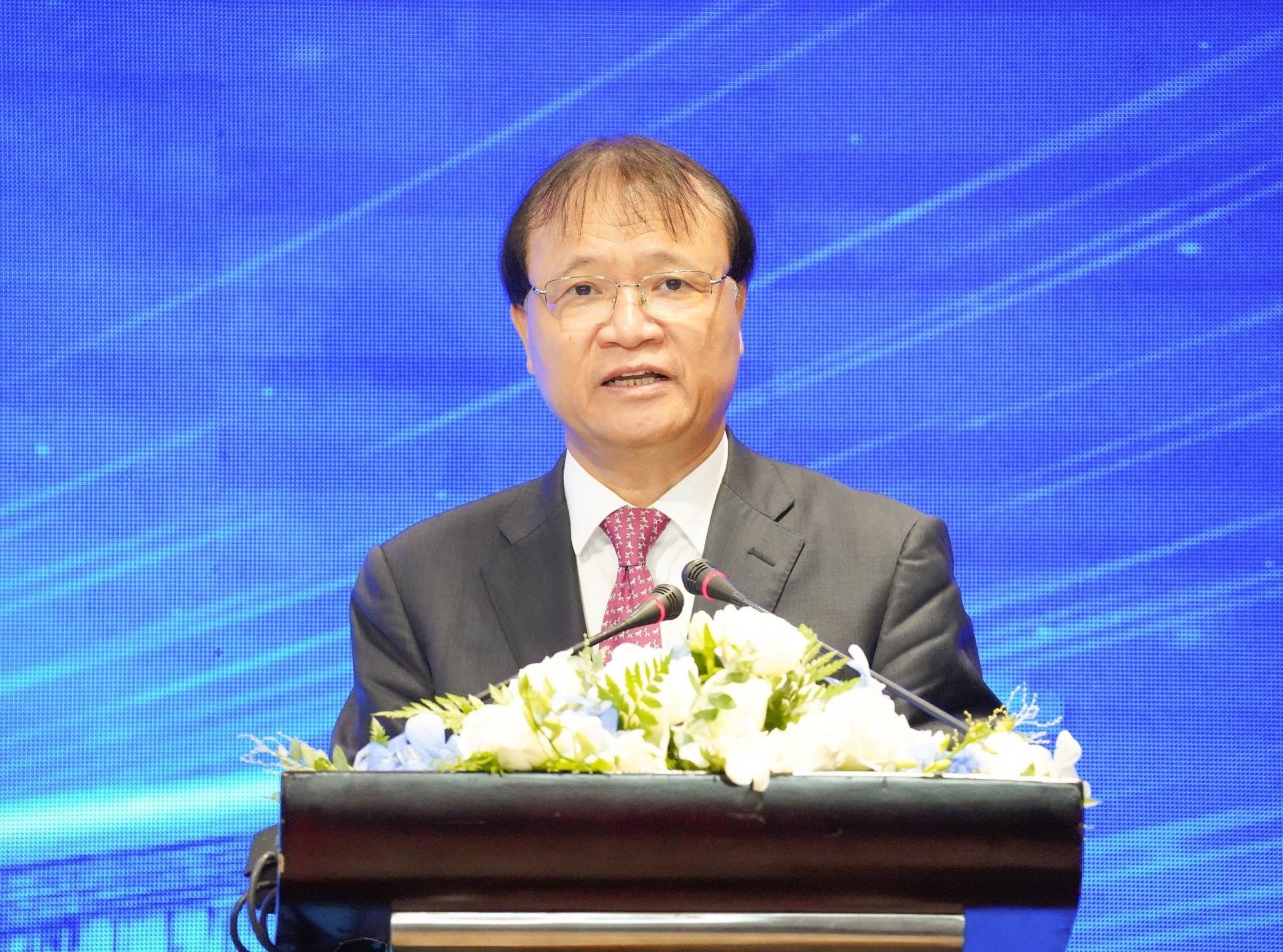 Deputy Minister of Industry and Trade Do Thang Hai spoke at the Forum.