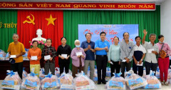 Bình Thuận: Trao 1.600 phần quà cho hàng ngàn ngư dân