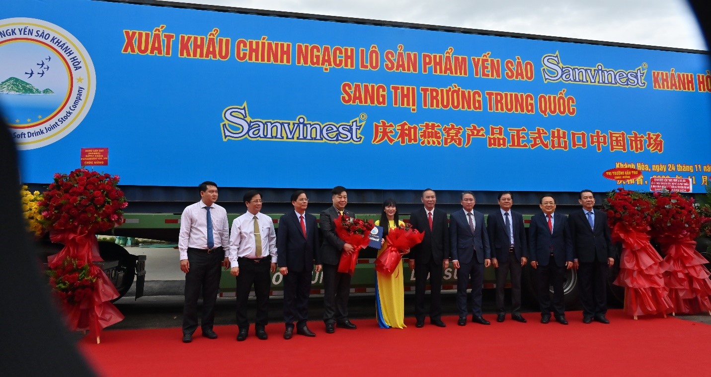 Lãnh đạo Trung ương và địa phương trong lễ công bố Xuất khẩu chính ngạch lô sản phẩm Yến sào Sanvinest Khánh Hòa sang thị trường Trung Quốc.