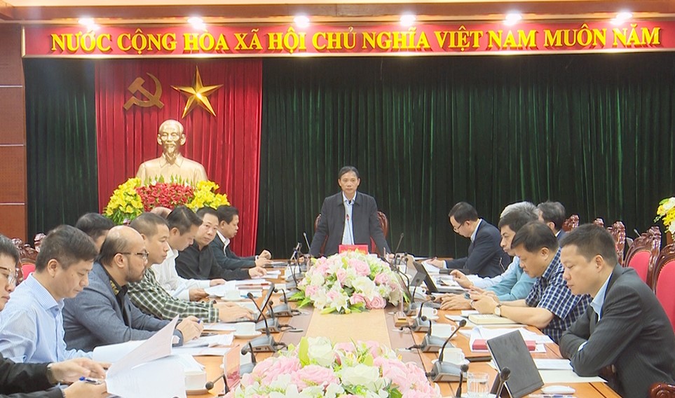 Chủ tịch UBND tỉnh Hòa Bình Bùi Văn Khánh phát biểu kết luận hội nghị đối thoại tháo gỡ khó khăn cho doanh nghiệp