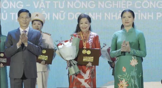 Bà Nguyễn Thị Tâm vinh dự được trao tặng giải thưởng “Phụ nữ Việt Nam” năm 2022 của Trung ương Hội Liên hiệp Phụ nữ Việt Nam.