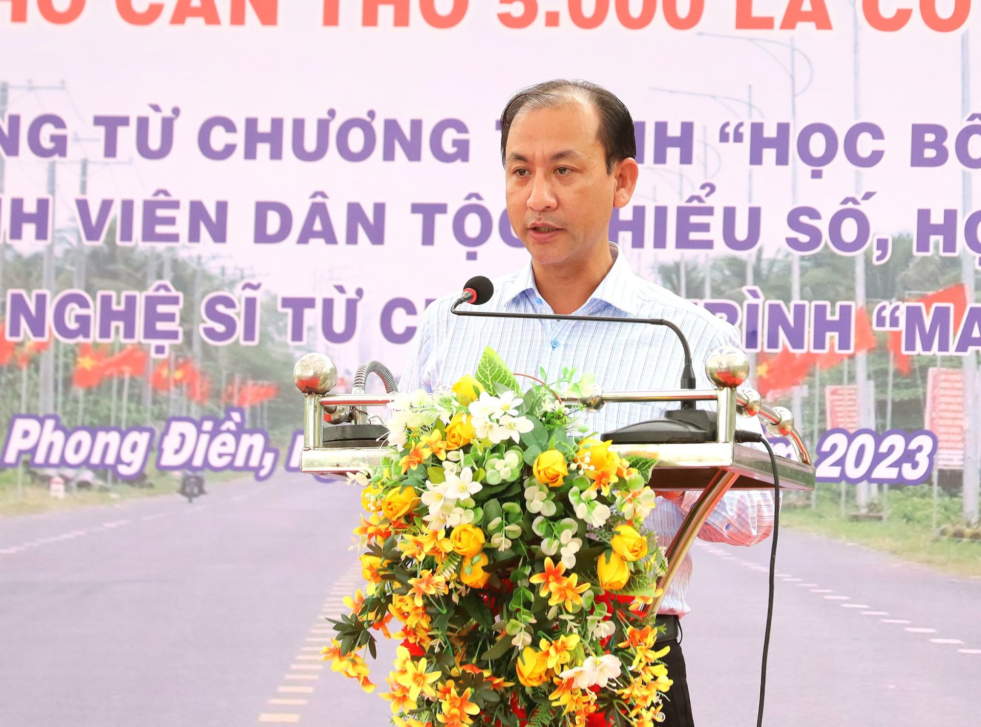 Ông Nguyễn Trung Nghĩa - Chủ tịch UBND huyện Phong Điền phát biểu tại buổi lễ.