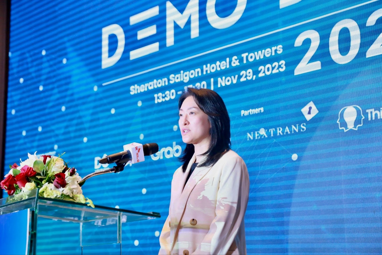 Bà Chun Chae Rhan, Phó Chủ tịch Cấp cao & Giám đốc SK Vietnam phát biểu khai mạc Demo Day SKSF 2023