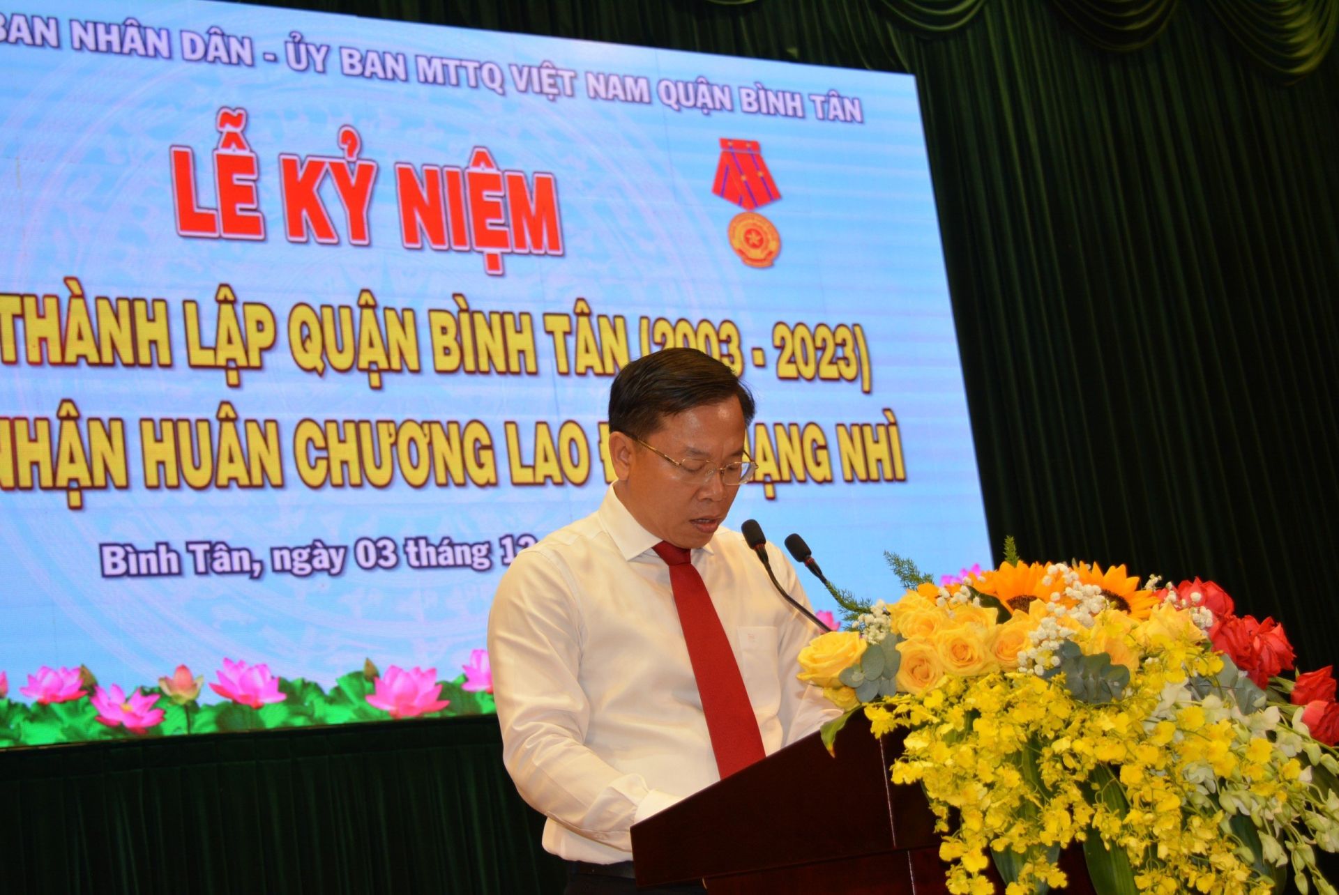 Ông Huỳnh Khắc Điệp- Thành uỷ viên, Bí thư Quận ủy Bình Tân phát  biểu  tại  buổi lễ