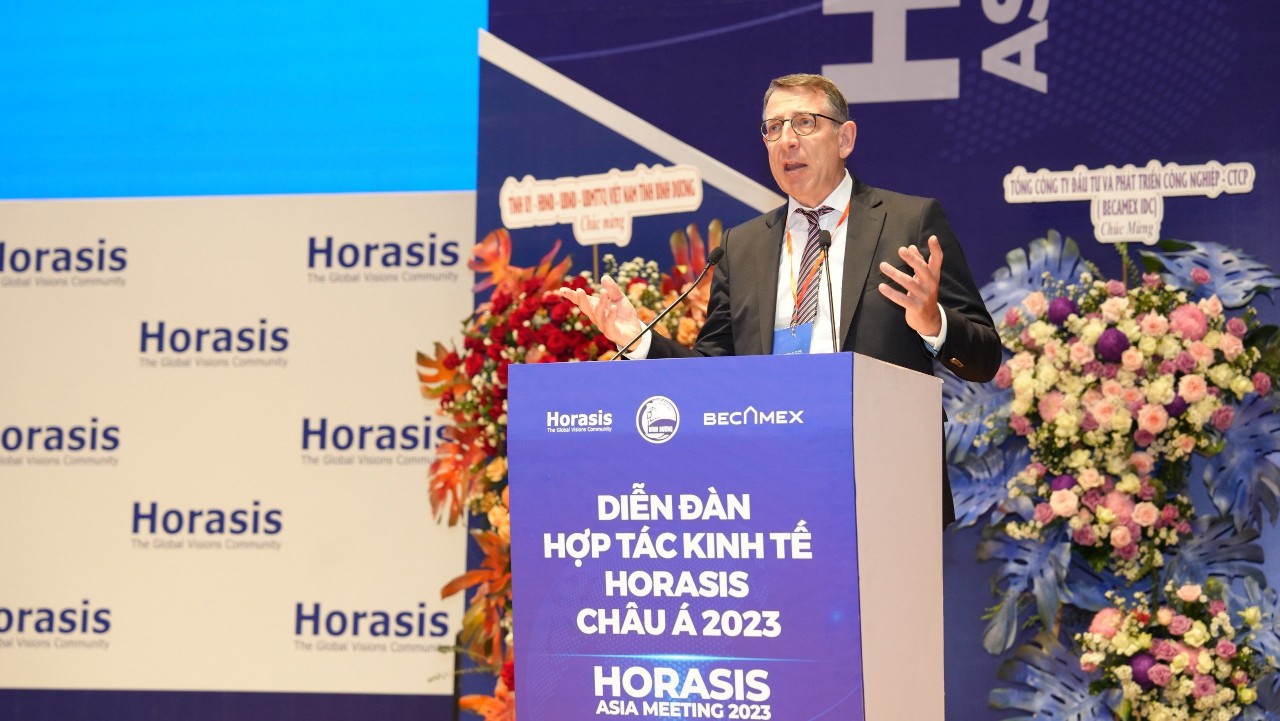 Ông Frank-Jürgen Richter, Chủ tịch Diễn đàn Hợp tác Kinh tế châu Á Horasis phát biểu tại Lễ khai mạc