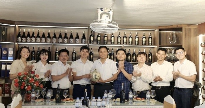 An annually scheduled activity of the Thanh Hoa City Business Association is a site visit to member businesses, during which members exchange experiences.