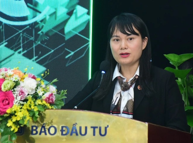 Bà Phùng Thị Bình, Phó Tổng Giám đốc Agribank phát biểu tại hội thảo
