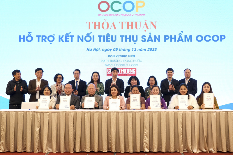 Nhiều doanh nghiệp ký thỏa thuận hỗ trợ kết nối sản xuất và tiêu thụ sản phẩm OCOP