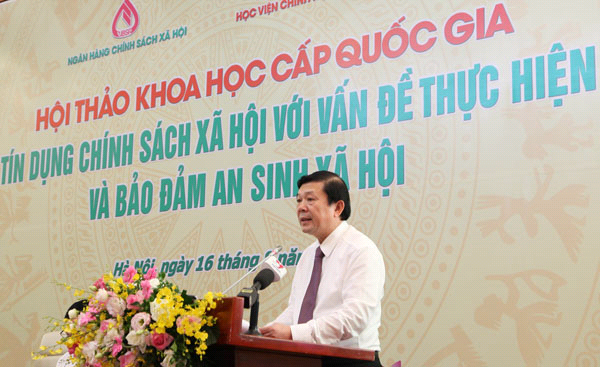 Phó Chủ tịch Ủy ban Trung ương MTTQ Việt Nam Nguyễn Hữu Dũng tham luận tại Hội thảo
