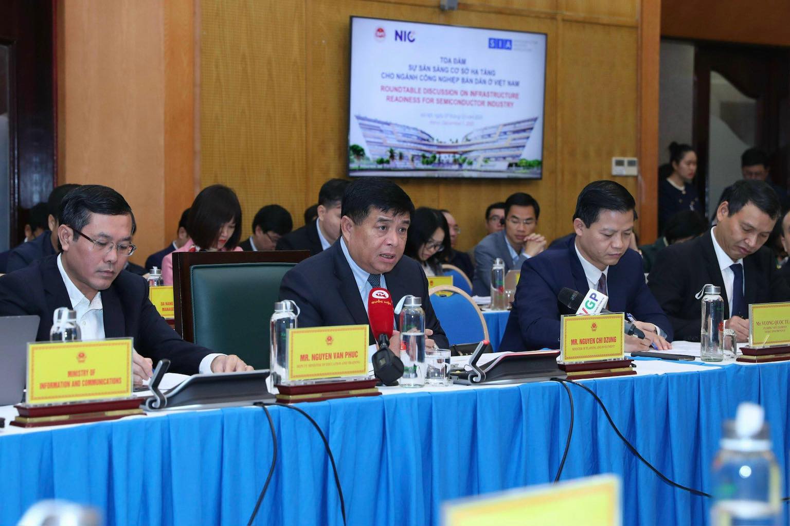 Tọa đàm "Sự sẵn sàng cơ sở hạ tầng cho ngành công nghiệp bán dẫn tại Việt Nam. Ảnh: MPI