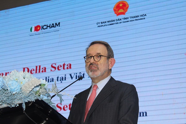Ông Marco Della Seta, Đại sứ đặc mệnh toàn quyền Italia tại Việt Nam phát biểu tại hội thảo.