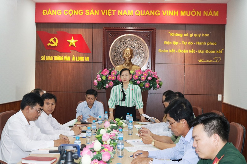 Bà Phan Thị Mỹ Dung - Tỉnh uỷ viên - Giám đốc Sở Tư pháp - Phó Chủ tịch Thường trực Hội đồng phối hợp PBGDPL tỉnh làm Trưởng đoàn, phát biểu tại buổi kiểm tra