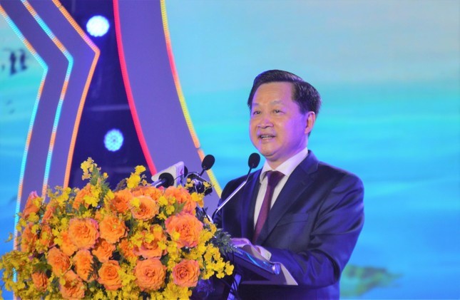 Secretary of the Party Central Committee, Deputy Prime Minister Le Minh Khai spoke at the Opening Ceremony of the Ca Mau Shrimp Festival.