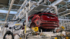 Nhật Bản đưa ra ưu đãi thuế cho doanh nghiệp sản xuất xe điện và chất bán dẫn