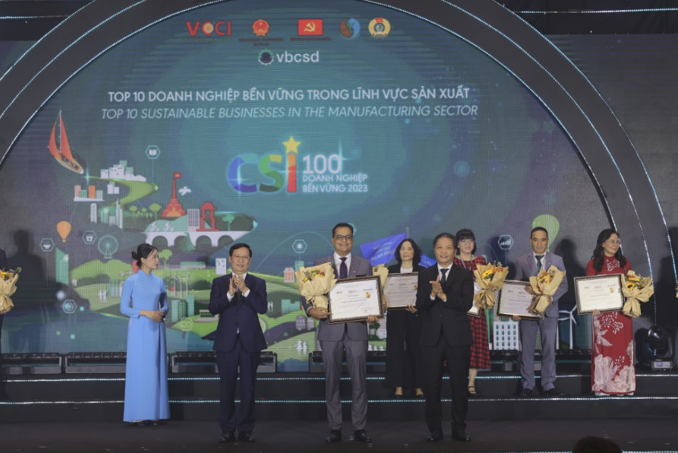 The most sustainable manufacturing enterprise in Vietnam has been awarded for Mr. Binu Jacob, General Director of Nestlé Vietnam.