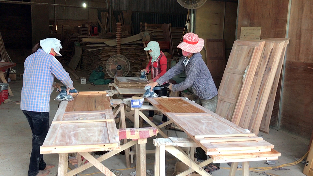 Làng nghề mộc Vân Du (huyện Đoan Hùng) luôn chú trọng đảm bảo an toàn lao động