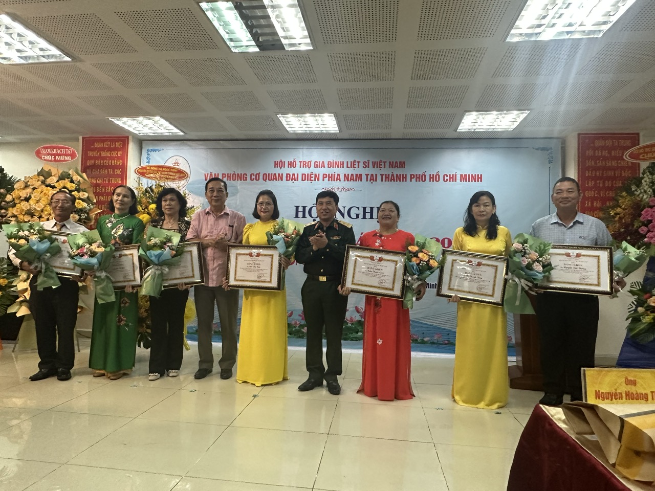 Các cá nhân nhận bằng khen của Hội HTGĐLS Việt Nam