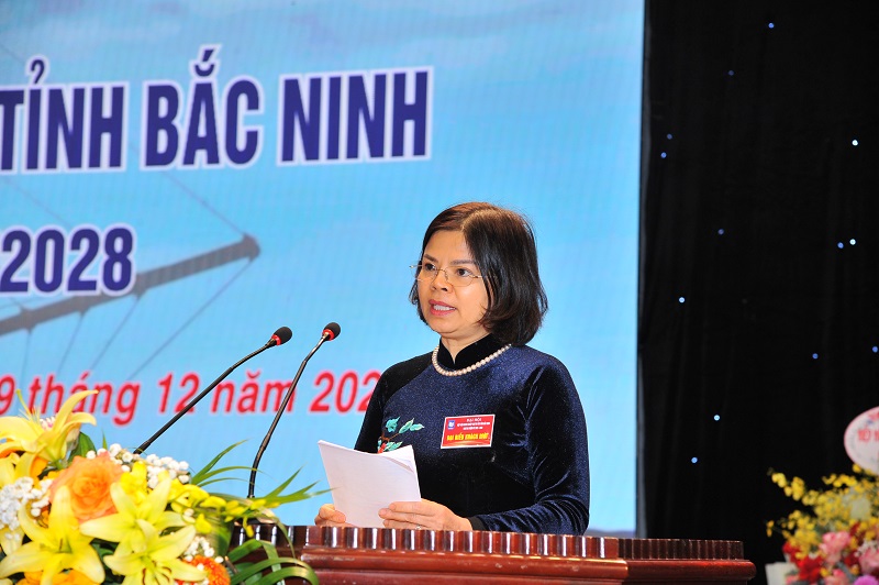 Chairman of the Bac Ninh Provincial People's Committee Nguyen Huong Giang speaks at the Congress