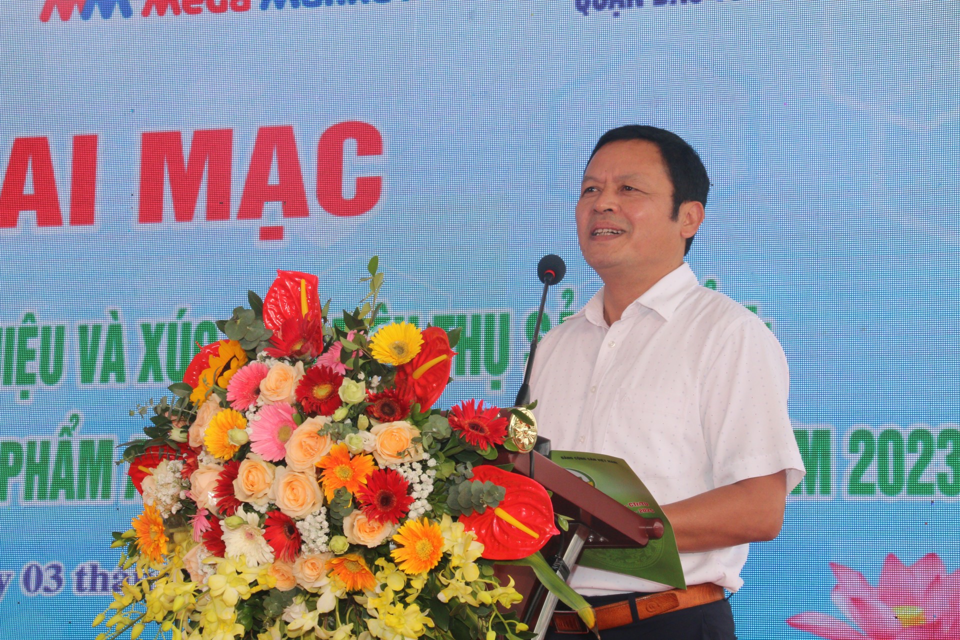 Ông Tạ Văn Tường – Phó Giám đốc Sở nông nghiệp và Phát triển nông thôn phát biểu khai mạc sự kiện