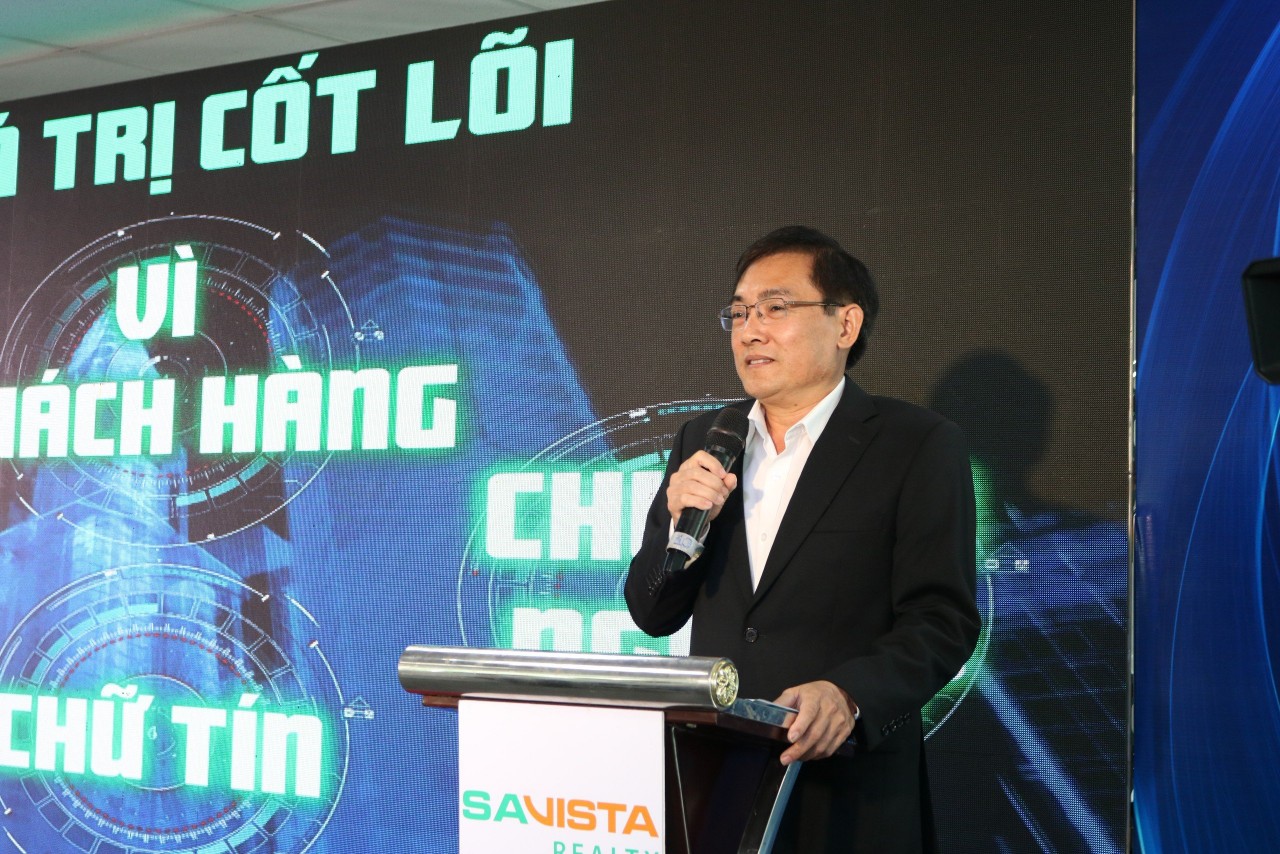 Mr Nguyen Tien Dung - General Director of SAVISTA Holding delivered a speech