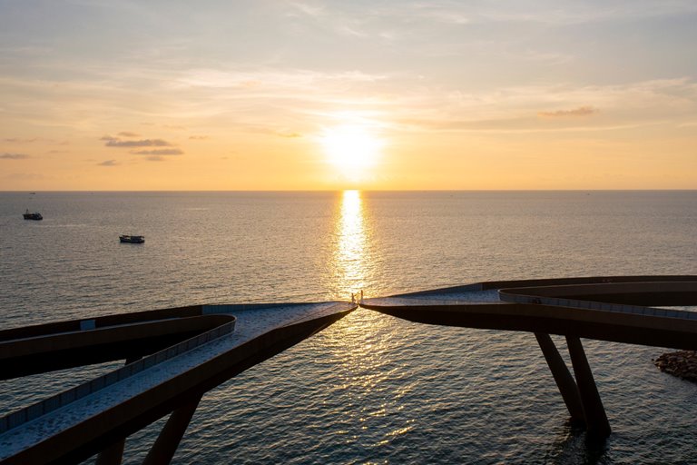 The Kiss Bridge - a "super product" that promises to become a new symbol of Phu Quoc tourism has officially debuted. Photo: Sun Group