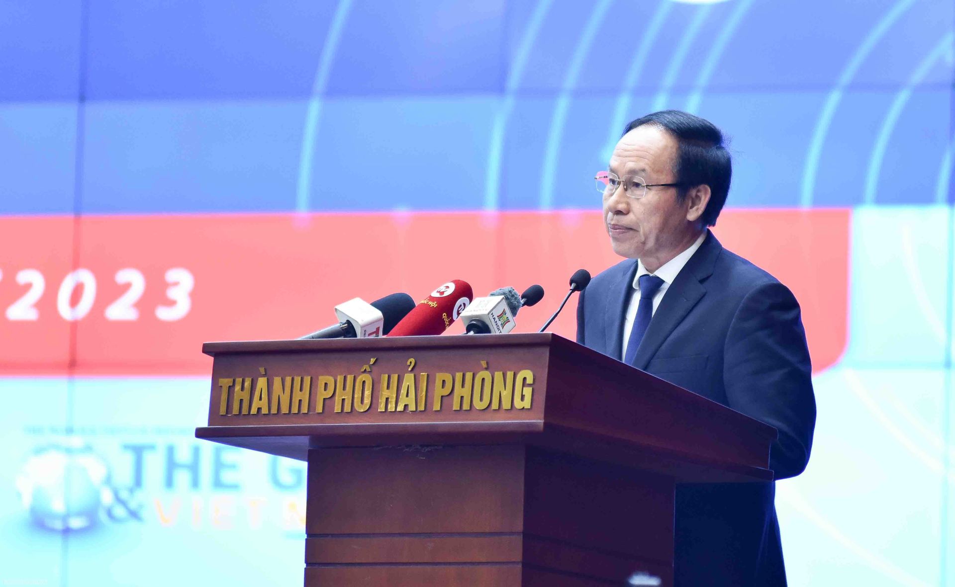 Hai Phong City Party Secretary Le Tien Chau delivers his speech at the conference