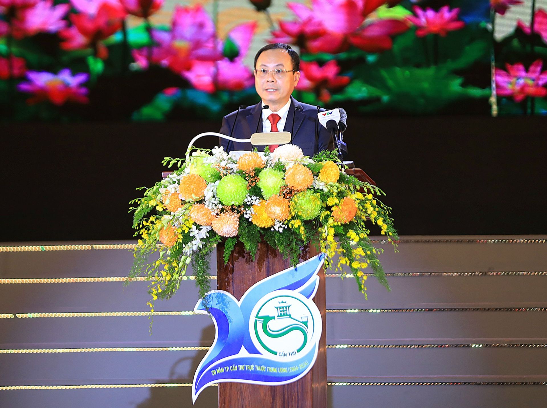 At the festivities, Comrade Nguyen Van Hieu, Secretary of the Can Tho City Party Committee and alternate member of the Party Central Committee, gave a speech.