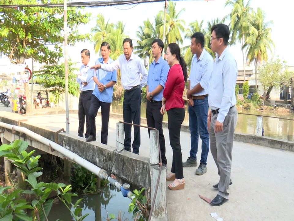 Leaders of O Mon District and Departments and Offices visit the production facilities of businesses in the District