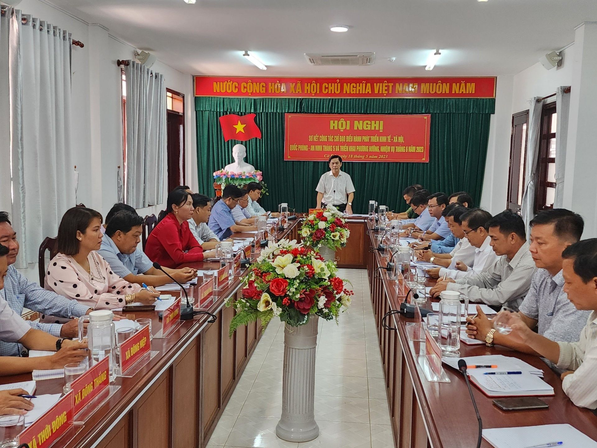 Ông Nguyễn Trường Thọ - Chủ tịch UBND huyện Cờ Đỏ chủ trì Hội nghị triển khai nhiệm vụ 6 tháng cuối năm 2023 của huyện Cờ Đỏ.