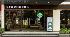 Starbucks bị tố lợi dụng khách hàng để chiếm dụng gần 900 triệu USD