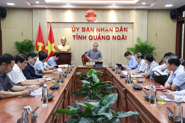 Tran Hoang Tuan, the Provincial People's Committee vice chairman, gave a speech during the gathering