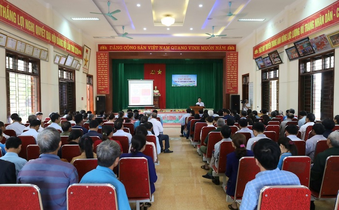 Để triển khai hiệu quả công tác giảm nghèo về thông tin, UBND huyện Nam Đàn đã tổ chức các lớp tập huấn, đào tạo nâng cao năng lực chuyên môn, nghiệp vụ, kỹ năng cho cán bộ phụ trách thông tin, tuyên truyền của cấp xã, xóm trên địa bàn huyện năm 2023