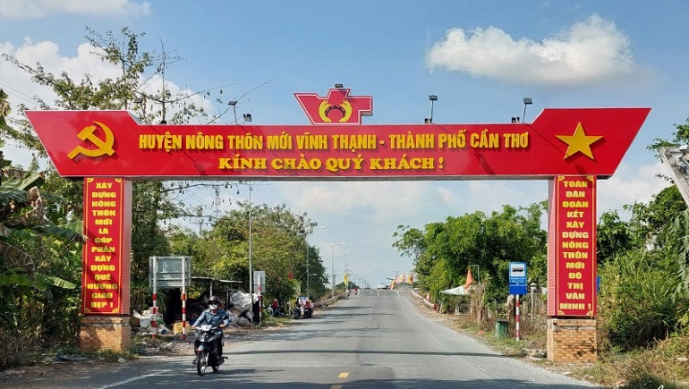 On the way to Vinh Thanh New Rural District, Can Tho City. (Photo: Nam Vu Duc)