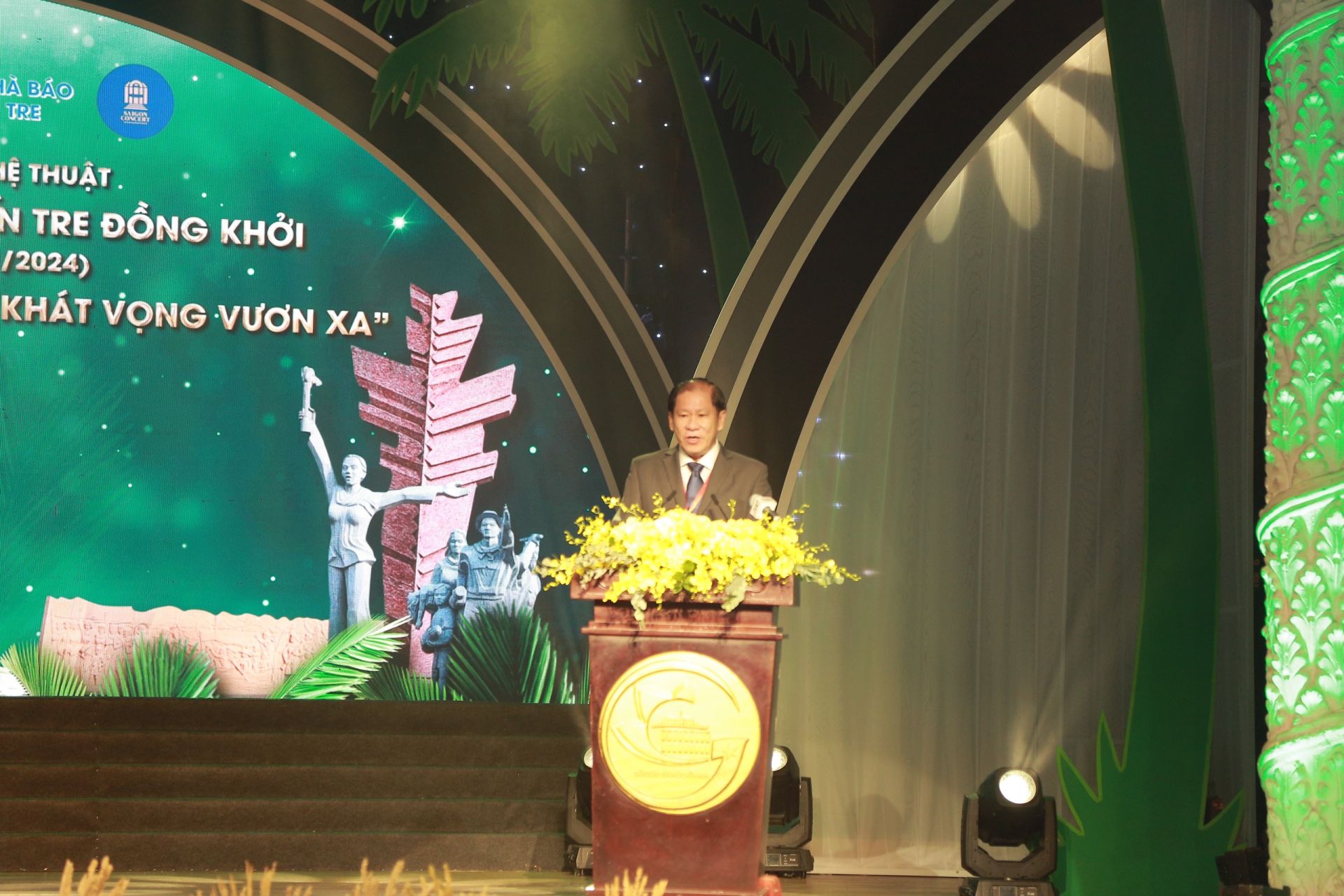 Trưởng Ban liên lạc Đồng hương Bến Tre tại TP. Hồ Chí Minh Lê Tấn Bửu phát biểu tại Chương trình