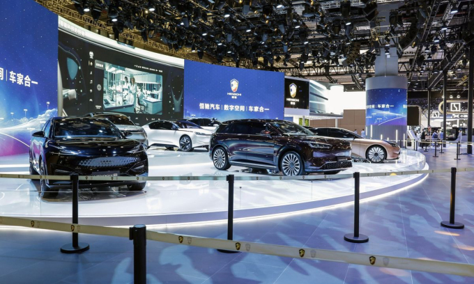 Gian trưng bày của Evergrande NEV tại China Auto Show 2021. Ảnh: Bloomberg