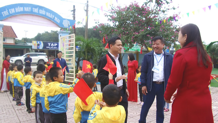 Hội đồng thẩm định NTM tỉnh Nghệ An đi kiểm tra thực tế, nắm bắt kết quả thực hiện xây dựng cơ sở hạ tầng tại Trường Mầm non xã Nghi Mỹ